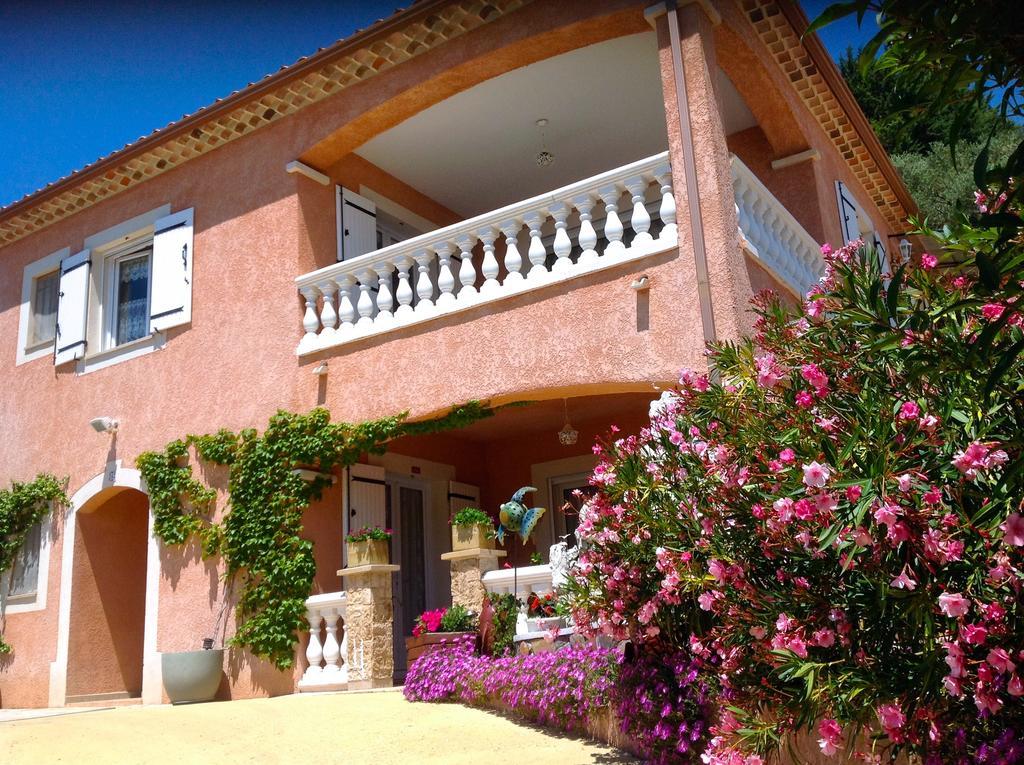 Chambres D'Hotes Les Noisetiers Digne-les-Bains Bagian luar foto