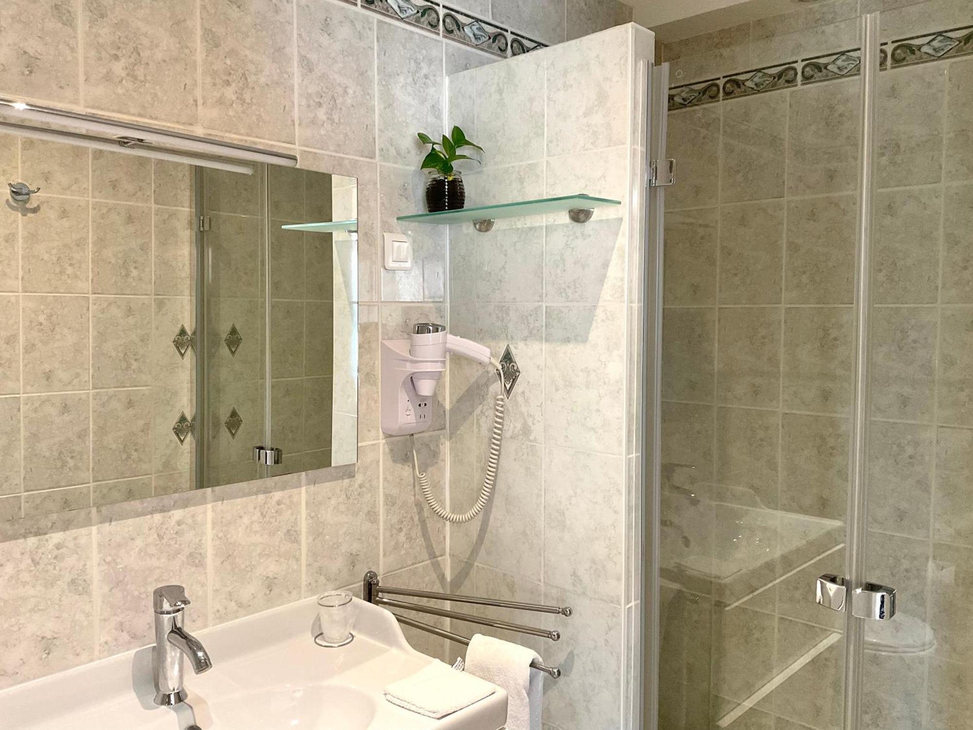 Chambres D'Hotes Les Noisetiers Digne-les-Bains Bagian luar foto